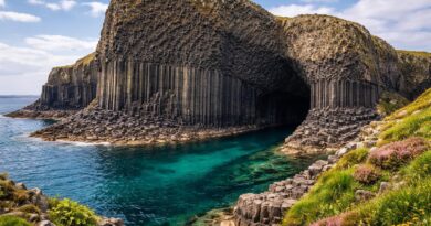 découvrez la caverne de fingal, un site naturel exceptionnel et incontournable pour les amateurs de nature, offrant des paysages époustouflants et une expérience unique.