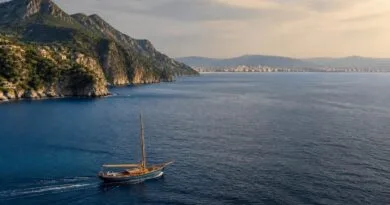 découvrez comment la distance entre la corse et le continent influence profondément l'identité culturelle et sociale de l'île, façonnant son histoire et ses traditions uniques.