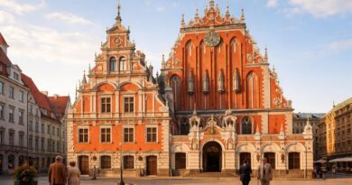 explorez la maison des têtes noires à riga, un trésor architectural et historique emblématique du patrimoine letton, riche en histoire et en art.